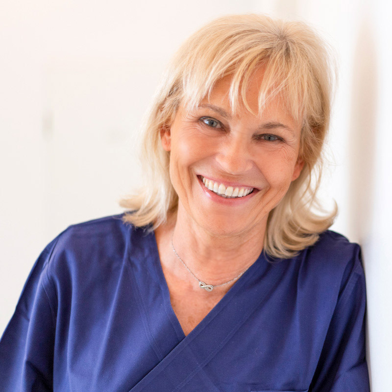 Zahnärztin Dr. Caroline Blum-Beeser
aus Hanau, Portraitfoto